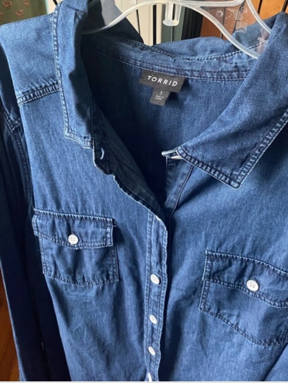 Torrid Dark Denim Button Up Taylor Shirt 1X - Picture 3 of 5